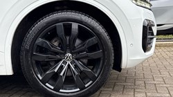 2022 (71) VOLKSWAGEN TOUAREG 3.0 V6 TDI 4Motion Black Edition 5dr Tip Auto 4938381
