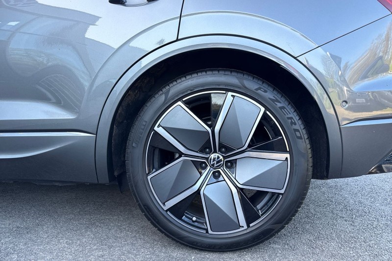 2025 (75) VOLKSWAGEN TOUAREG 3.0 V6 TDI 4Motion 286 Black Edition 5dr Tip Auto 5282318