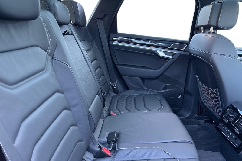 2025 (75) VOLKSWAGEN TOUAREG 3.0 V6 TDI 4Motion 286 Black Edition 5dr Tip Auto 5282314