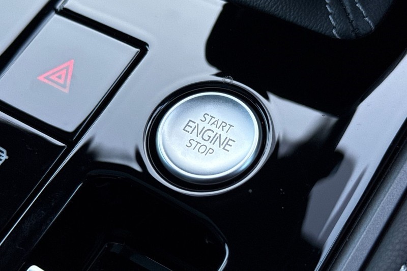 2025 (75) VOLKSWAGEN TOUAREG 3.0 V6 TDI 4Motion 286 Black Edition 5dr Tip Auto 5282355