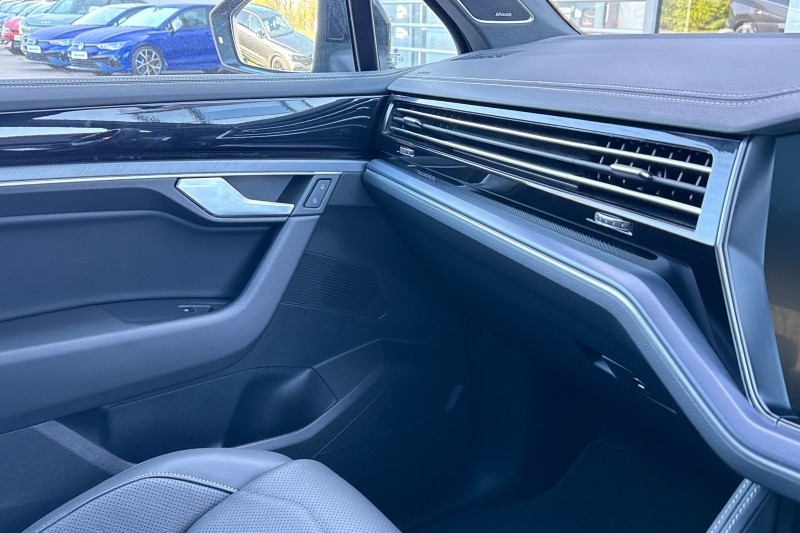 2025 (75) VOLKSWAGEN TOUAREG 3.0 V6 TDI 4Motion 286 Black Edition 5dr Tip Auto 5282338