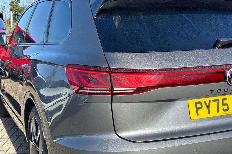 2025 (75) VOLKSWAGEN TOUAREG 3.0 V6 TDI 4Motion 286 Black Edition 5dr Tip Auto 5282347
