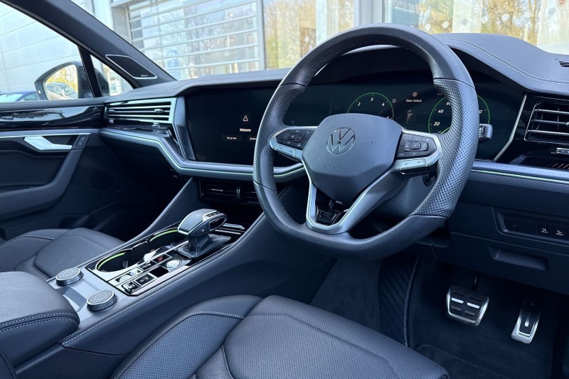 2025 (75) VOLKSWAGEN TOUAREG 3.0 V6 TDI 4Motion 286 Black Edition 5dr Tip Auto 5282321