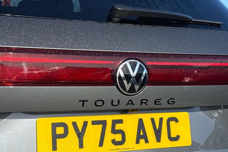 2025 (75) VOLKSWAGEN TOUAREG 3.0 V6 TDI 4Motion 286 Black Edition 5dr Tip Auto 5282349