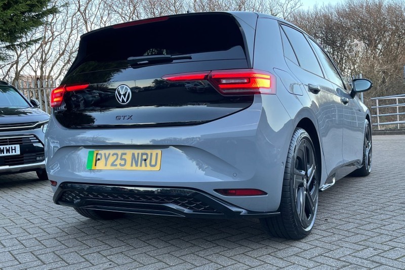 2025 (25) VOLKSWAGEN ID.3 240kW GTX Performance 79kWh 5dr Auto 4920053