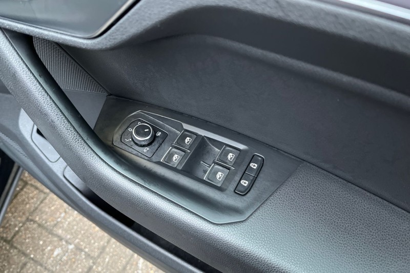 2022 (22) VOLKSWAGEN TOUAREG 3.0 V6 TSI 4Motion Black Edition 5dr Tip Auto 4921810