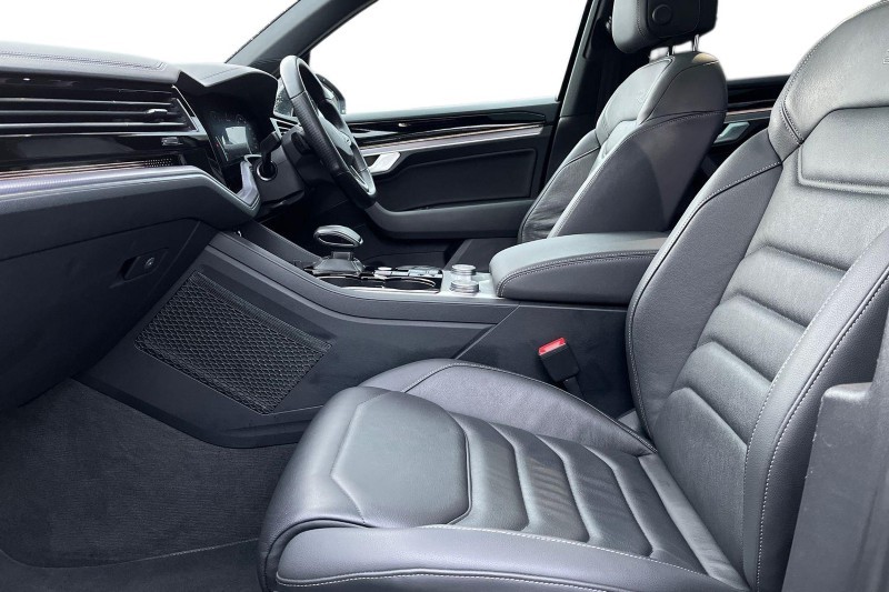 2022 (22) VOLKSWAGEN TOUAREG 3.0 V6 TSI 4Motion Black Edition 5dr Tip Auto 4921799