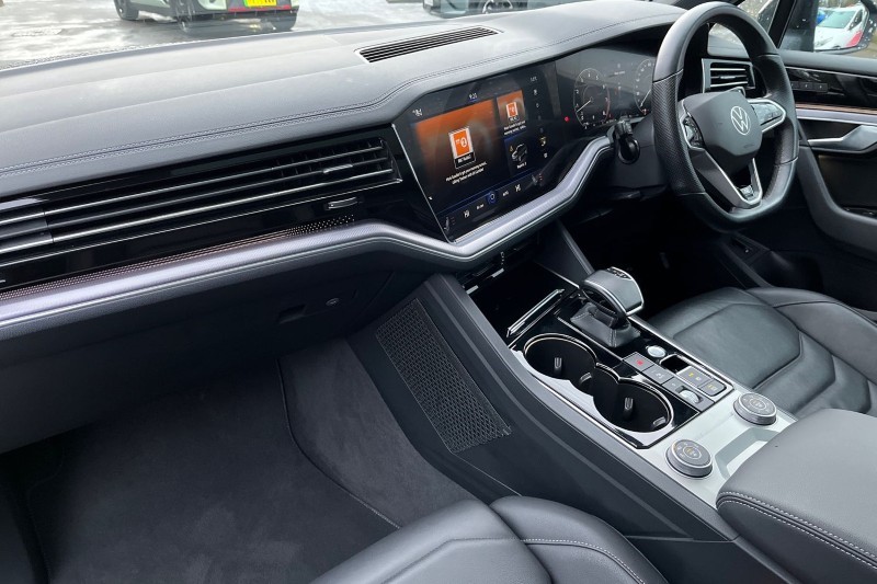 2022 (22) VOLKSWAGEN TOUAREG 3.0 V6 TSI 4Motion Black Edition 5dr Tip Auto 4921831