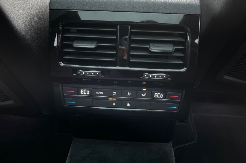 2022 (22) VOLKSWAGEN TOUAREG 3.0 V6 TSI 4Motion Black Edition 5dr Tip Auto 4921840