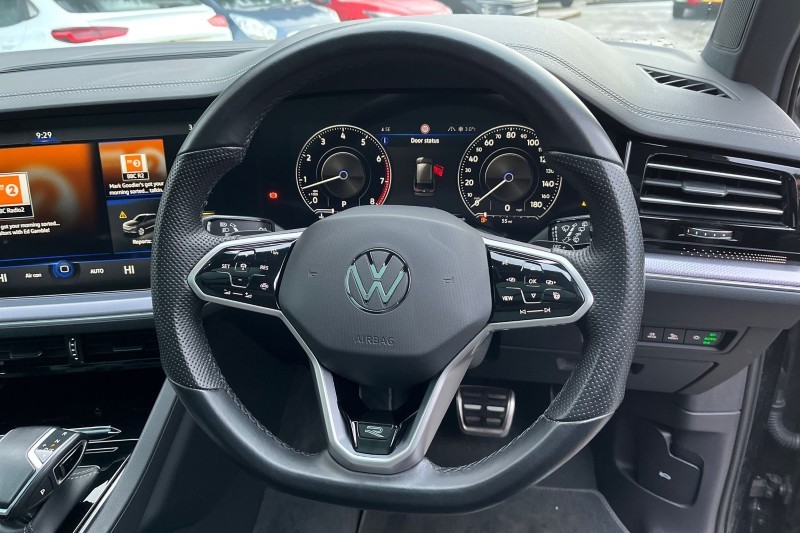 2022 (22) VOLKSWAGEN TOUAREG 3.0 V6 TSI 4Motion Black Edition 5dr Tip Auto 4921814