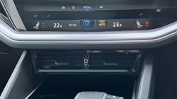 2022 (22) VOLKSWAGEN TOUAREG 3.0 V6 TSI 4Motion Black Edition 5dr Tip Auto 4921823