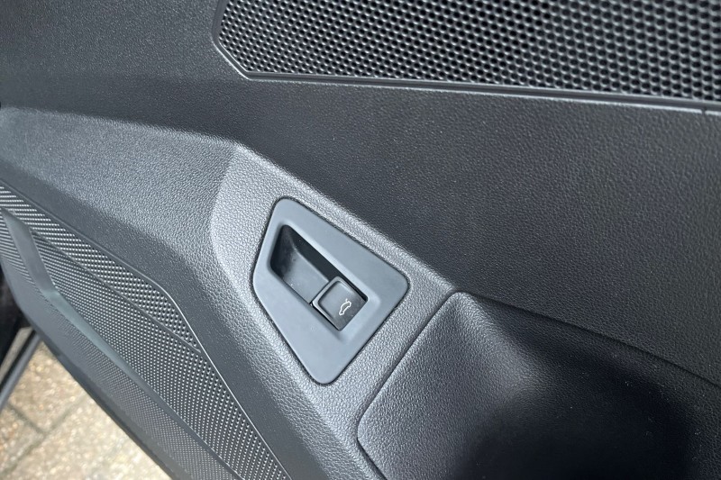 2022 (22) VOLKSWAGEN TOUAREG 3.0 V6 TSI 4Motion Black Edition 5dr Tip Auto 4921839