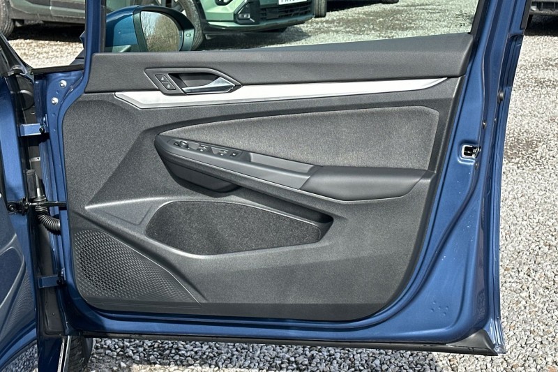 2025 (25) VOLKSWAGEN GOLF 2.0 TDI Life 5dr 5146457