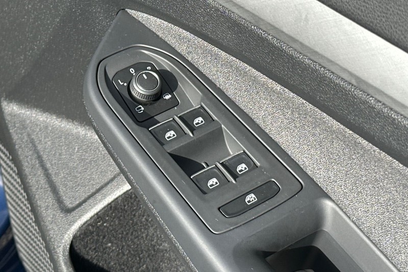 2025 (25) VOLKSWAGEN GOLF 2.0 TDI Life 5dr 5146459