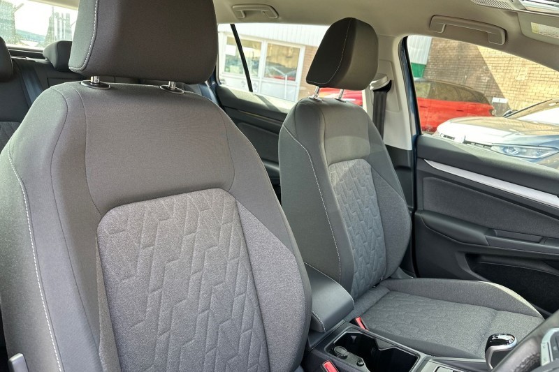 2025 (25) VOLKSWAGEN GOLF 2.0 TDI Life 5dr 5146462