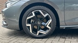 2025 (75) VOLKSWAGEN PASSAT 1.5 eTSI R-Line 5dr DSG 5423039