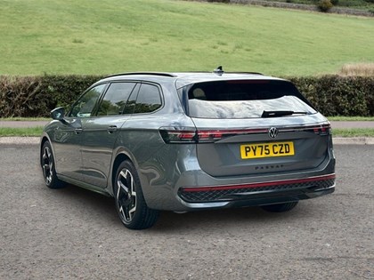 2025 (75) VOLKSWAGEN PASSAT 1.5 eTSI R-Line 5dr DSG