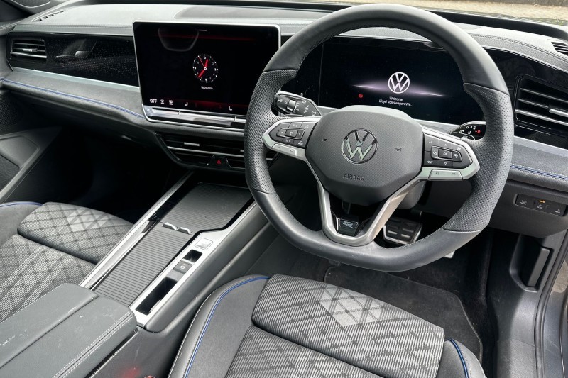 2025 (75) VOLKSWAGEN PASSAT 1.5 eTSI R-Line 5dr DSG 5423042