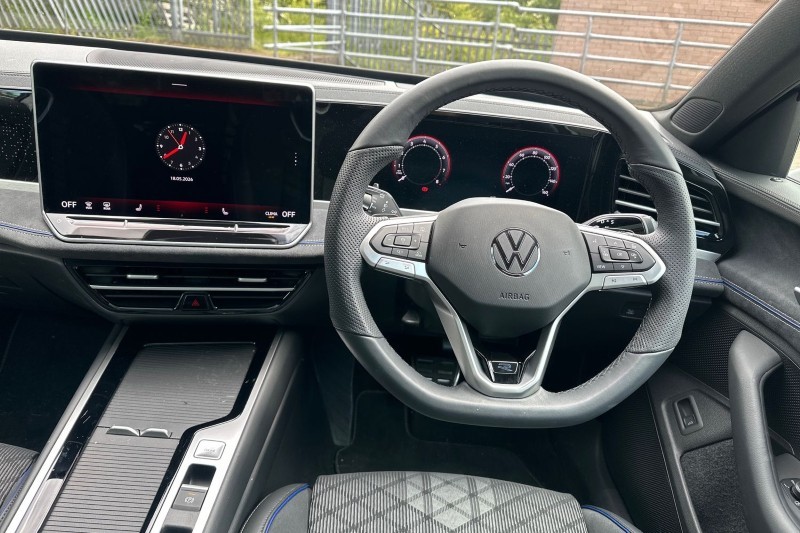 2025 (75) VOLKSWAGEN PASSAT 1.5 eTSI R-Line 5dr DSG 5423053