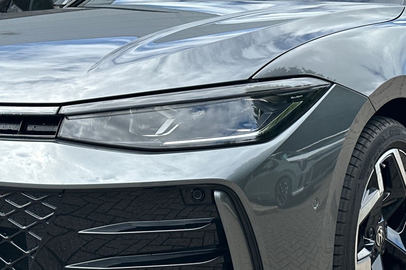 2025 (75) VOLKSWAGEN PASSAT 1.5 eTSI R-Line 5dr DSG 5423068