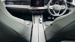 2025 (75) VOLKSWAGEN PASSAT 1.5 eTSI R-Line 5dr DSG 5423040
