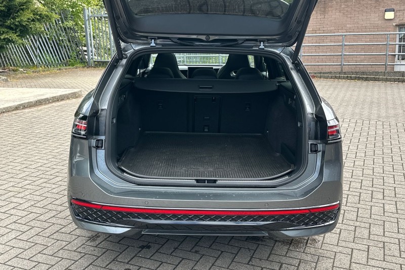 2025 (75) VOLKSWAGEN PASSAT 1.5 eTSI R-Line 5dr DSG 5423065