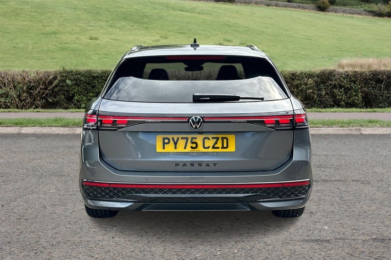2025 (75) VOLKSWAGEN PASSAT 1.5 eTSI R-Line 5dr DSG 5423037
