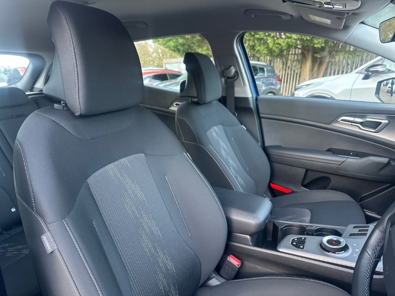 2025 (75) KIA SPORTAGE 1.6T GDi HEV Pure 5dr Auto 4929250