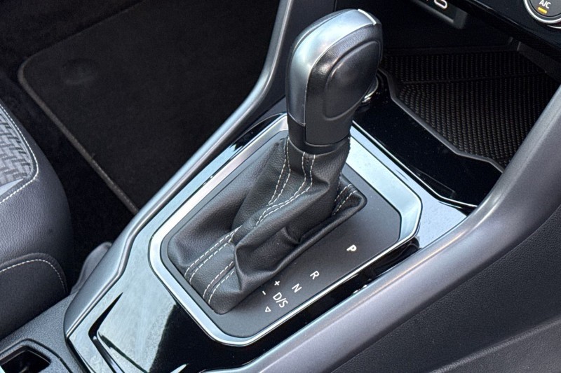 2022 (22) VOLKSWAGEN T-ROC 1.5 TSI R-Line 2dr DSG 4929536