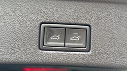 2025 (75) VOLKSWAGEN TOUAREG 3.0 V6 TDI 4Motion 286 Black Edition 5dr Tip Auto 4907824