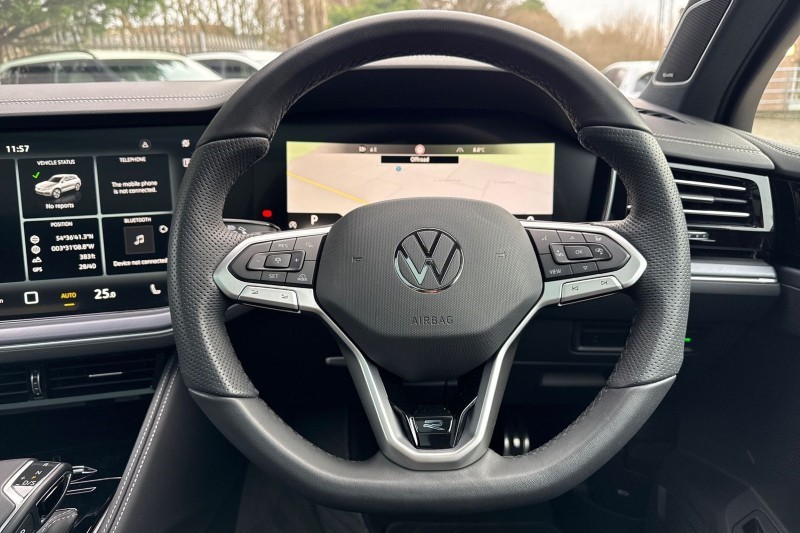 2025 (75) VOLKSWAGEN TOUAREG 3.0 V6 TDI 4Motion 286 Black Edition 5dr Tip Auto 4907806