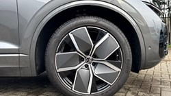 2025 (75) VOLKSWAGEN TOUAREG 3.0 V6 TDI 4Motion 286 Black Edition 5dr Tip Auto 4907796