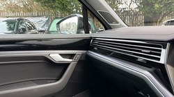 2025 (75) VOLKSWAGEN TOUAREG 3.0 V6 TDI 4Motion 286 Black Edition 5dr Tip Auto 4907818