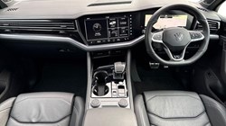 2025 (75) VOLKSWAGEN TOUAREG 3.0 V6 TDI 4Motion 286 Black Edition 5dr Tip Auto 4907797