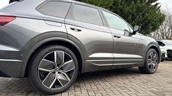 2025 (75) VOLKSWAGEN TOUAREG 3.0 V6 TDI 4Motion 286 Black Edition 5dr Tip Auto 4907826