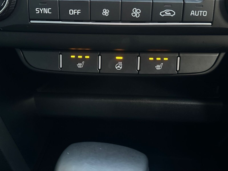 2025 (25) KIA CEED 1.5T GDi ISG 138 3 5dr DCT 4946842