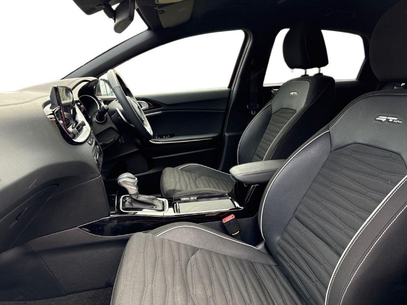 2025 (25) KIA CEED 1.5T GDi ISG 138 GT-Line 5dr DCT 5038592