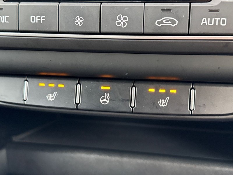 2025 (25) KIA CEED 1.5T GDi ISG 138 GT-Line 5dr DCT 5038617