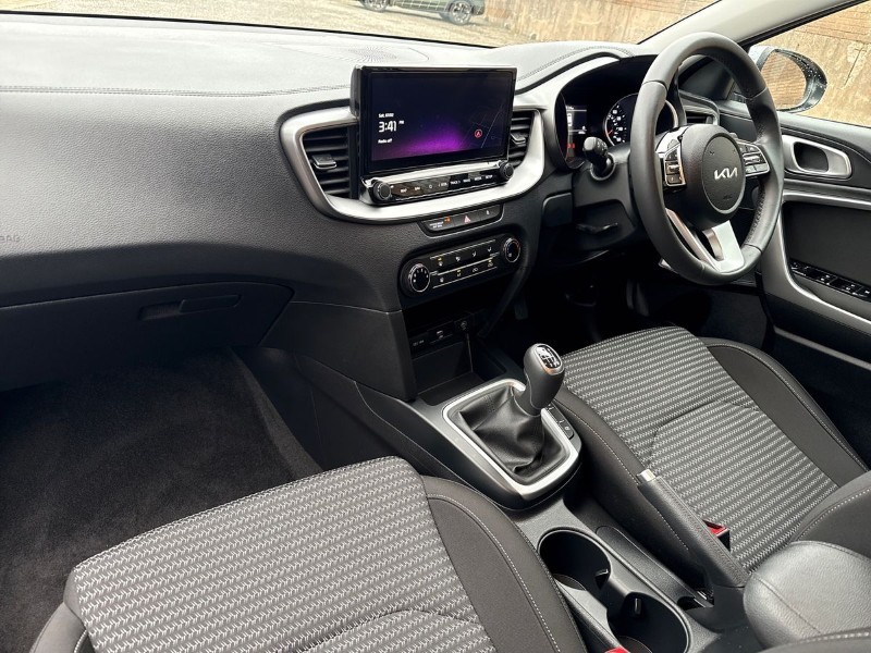 2025 (25) KIA CEED 1.5T GDi ISG 138 2 5dr 5037116