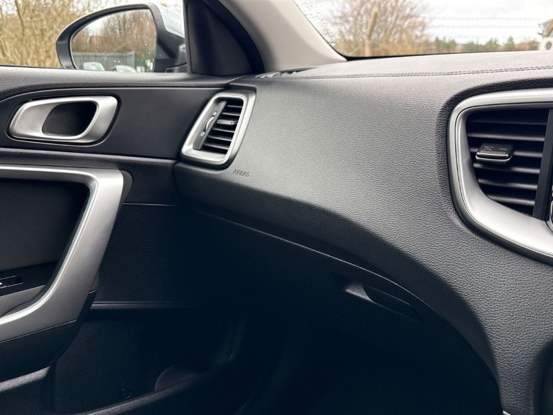 2025 (25) KIA CEED 1.5T GDi ISG 138 2 5dr 5037112