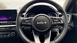 2025 (25) KIA CEED 1.5T GDi ISG 138 2 5dr 5037102