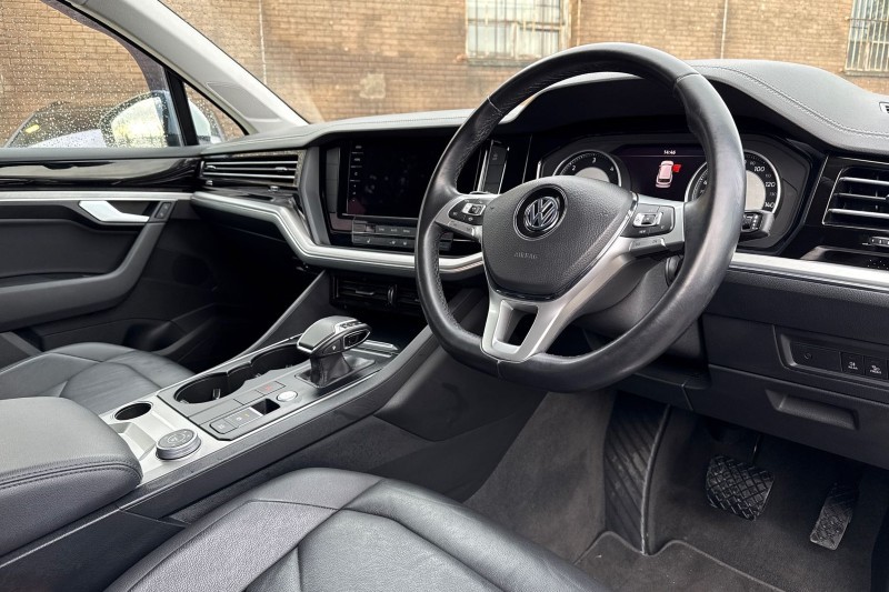 2020 (69) VOLKSWAGEN TOUAREG 3.0 V6 TDI 4Motion SEL 5dr Tip Auto 5024934