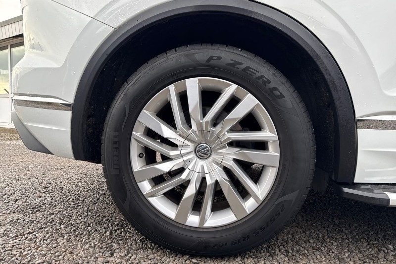 2020 (69) VOLKSWAGEN TOUAREG 3.0 V6 TDI 4Motion SEL 5dr Tip Auto 5024931