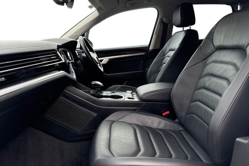 2020 (69) VOLKSWAGEN TOUAREG 3.0 V6 TDI 4Motion SEL 5dr Tip Auto 5024925