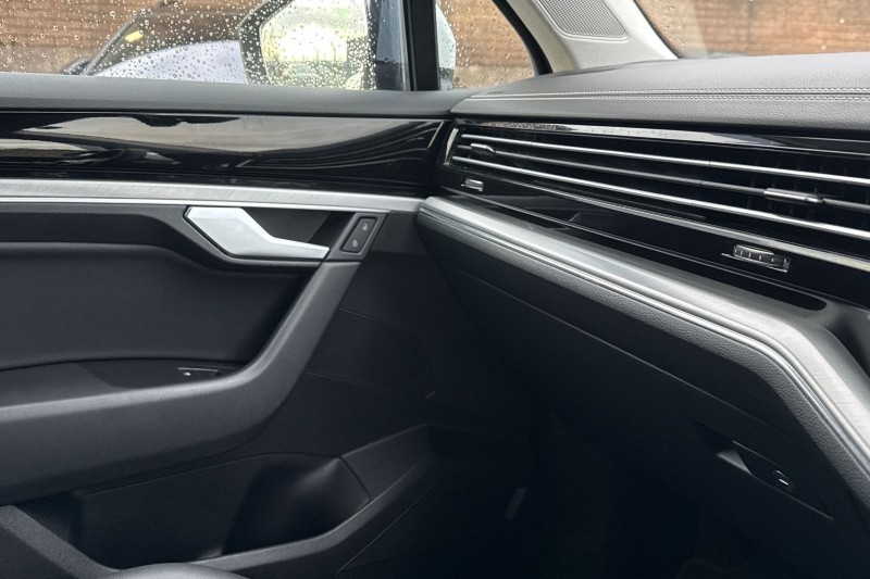 2020 (69) VOLKSWAGEN TOUAREG 3.0 V6 TDI 4Motion SEL 5dr Tip Auto 5024950