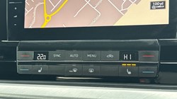 2020 (69) VOLKSWAGEN TOUAREG 3.0 V6 TDI 4Motion SEL 5dr Tip Auto 5024948