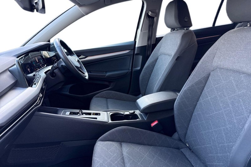 2024 (24) VOLKSWAGEN GOLF 1.0 eTSI Life 5dr DSG 5076548