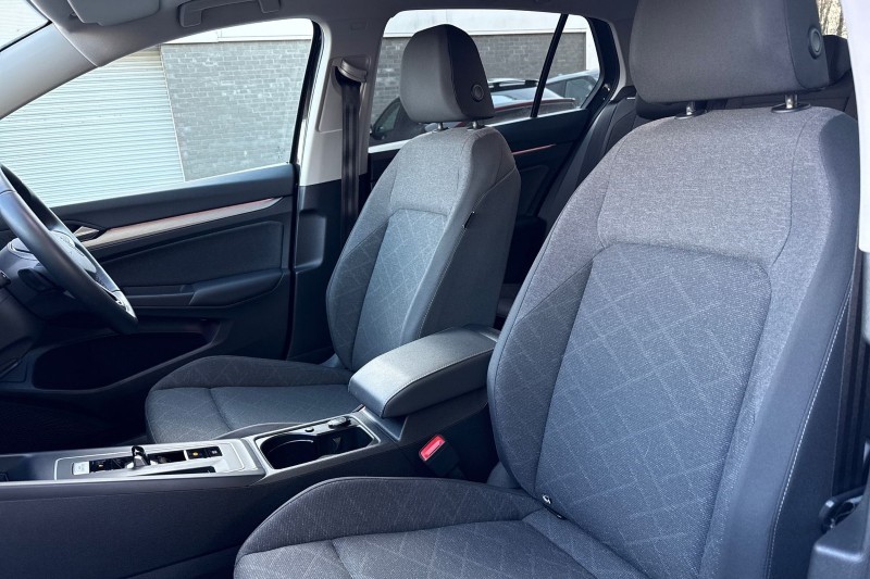 2024 (24) VOLKSWAGEN GOLF 1.0 eTSI Life 5dr DSG 5076572