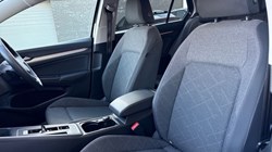 2024 (24) VOLKSWAGEN GOLF 1.0 eTSI Life 5dr DSG 5076572