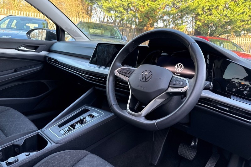 2024 (24) VOLKSWAGEN GOLF 1.0 eTSI Life 5dr DSG 5076555